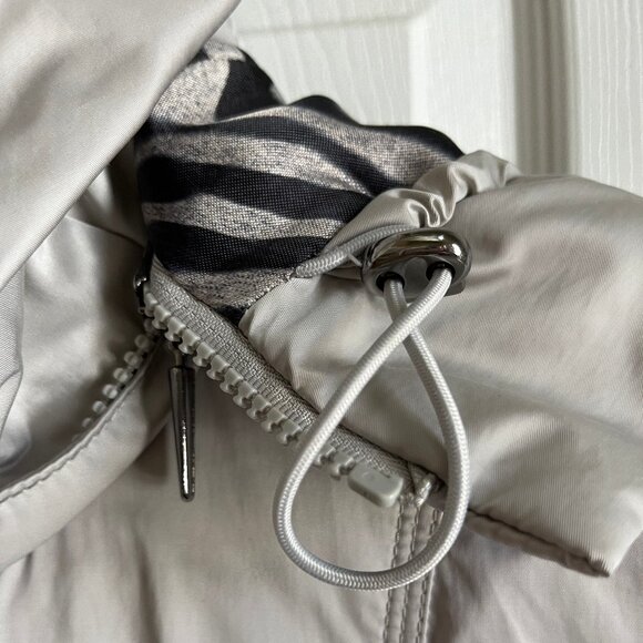 Airfield Winter Coat - matte satin light grey - size Medium - Picture 7 of 17